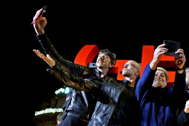 Un selfie a De Ferrari? Sì, ma con il "marchio" Genova