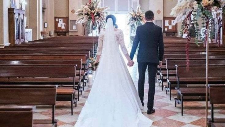 La Lega propone un bonus per chi si sposa in chiesa, poi la retromarcia. Irritazione di Palazzo Chigi