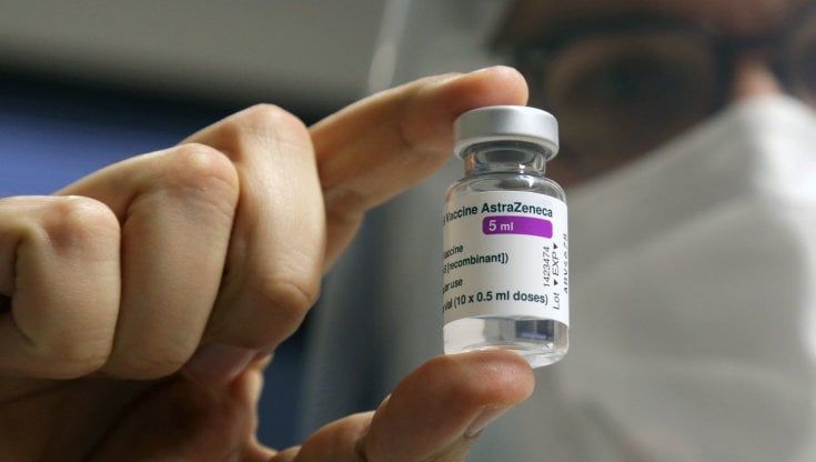 Stop ai vaccini AstraZeneca, l'Australia invoca l'intervento Ue. L'azienda: "Capiamo Draghi, ribadiamo l'impegno"