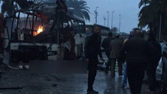 Tunisia, esplode bus guardie presidenziali a Tunisi: morti e feriti