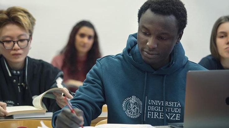 Felpe, t-shirt e cappelli nello store a brand Unifi