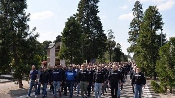Parata nera a Milano, il "no" di Sala: "Milano città antifascista"