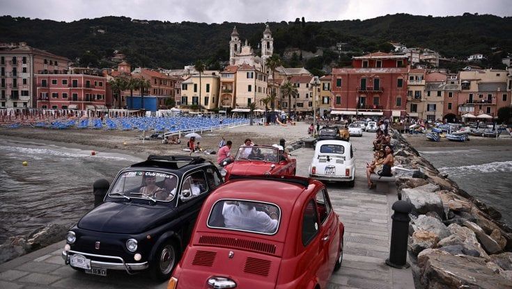 Fiat 500, la grande festa del raduno e 3.400 equipaggi collegati