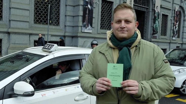 Matteo Grappoli, il primo nuovo tassista di Milano: “Turno di notte, ho una figlia neonata”