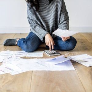 Aumenti luce e gas, nel 2021 il mercato libero fa risparmiare fino a 217 euro: calo rispetto al 2020