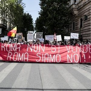 Roma, movimenti e associazioni in piazza per "un'altra idea di città"