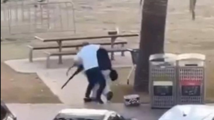 Sydney, l’eroe di Bondi Beach: il fruttivendolo arabo al Ahmed ha fermato un attentatore antisemita