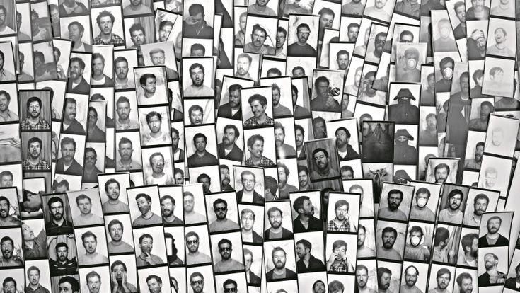 Dalla fototessera a Instagram: la macchina dei selfie
