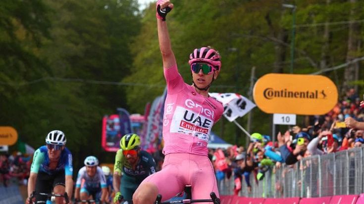 Giro d’Italia, Pogacar sa vincere anche senza dominare: primo anche sull’arrivo in salita di Prati di Tivo. Bravo Tiberi, 4°