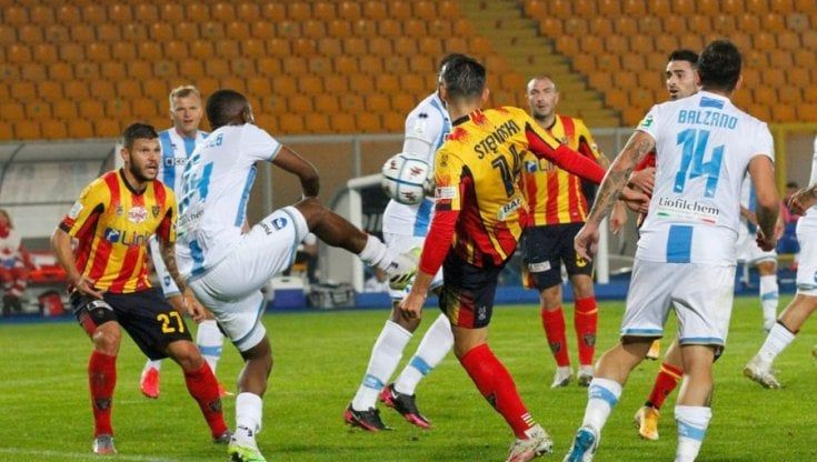 Serie B, Lecce-Pescara 3-1: Stepinski trascina i salentini, Oddo sempre più a rischio esonero