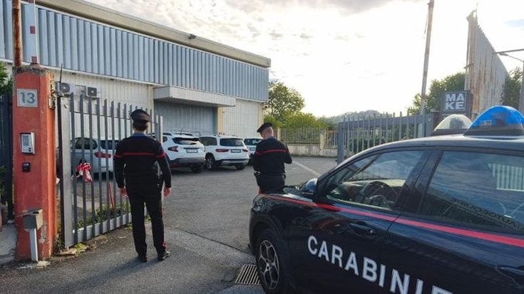 Ciampino, precipita dal tetto di un capannone industriale e muore a 24 anni: stava tentando un furto