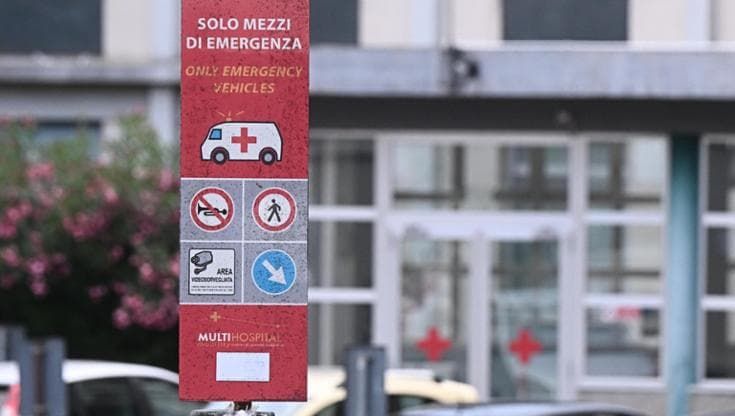 Incendio al pronto soccorso del San Martino, pazienti evacuati