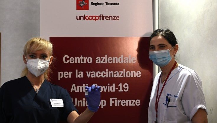 Vaccino nelle aziende, si comincia dai supermercati di Unicoop