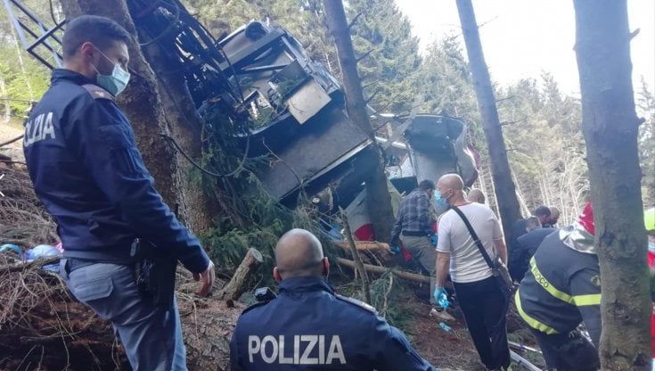 Tragedia della funivia Mottarone, le vittime: morti due fidanzati di Varese e una famiglia di Pavia di origine israeliana