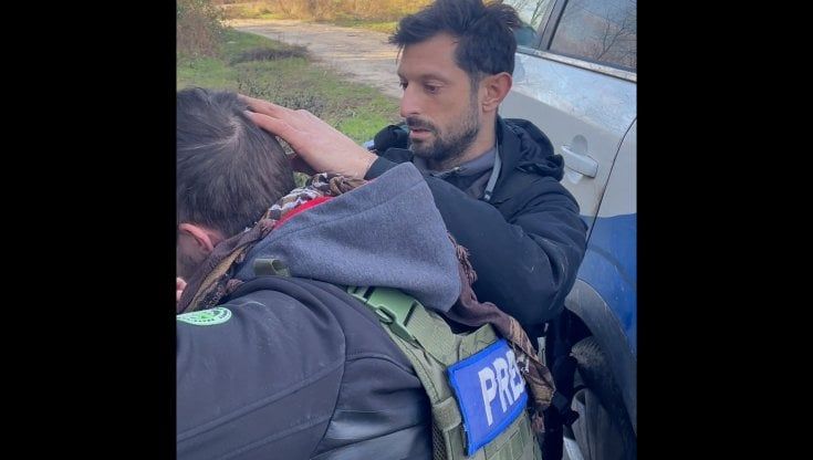 "Se avessero tirato venti secondi dopo saremmo morti": la testimonianza del fotoreporter scampato all'attacco in Ucraina