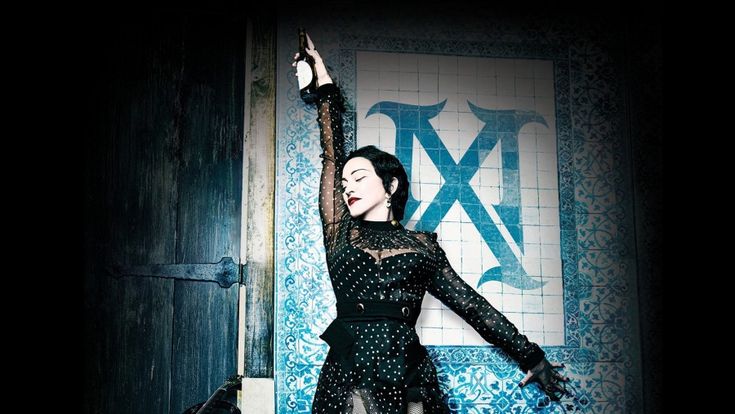 Selfie e sermoni: il teatro di Madonna