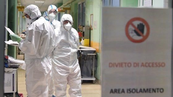 Coronavirus, l'Iss: 81 anni l'età media dei morti in Italia. Due su tre con altre patologie