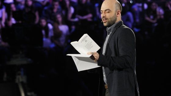 La provocazione di Roberto Saviano: "Mi candido a premier per i 5 Stelle"