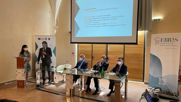 Campania, studio su un vaccino contro il tumore al fegato. De Luca: "Ora si passi alla sperimentazione clinica"