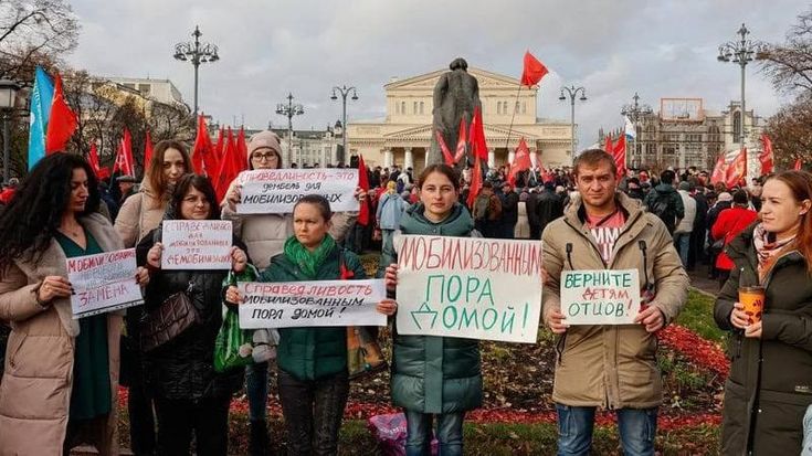Mosca dichiara Maria Andreeva “agente straniera”. La leader del movimento delle mogli dei coscritti abbandona la lotta