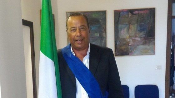 "Studenti, sputate contro i 2 ministri dell'Istruzione", l'anatema social del presidente del consiglio comunale di Cavallino (Lecce)