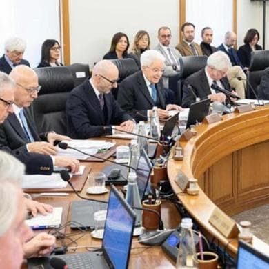 Mattarella, l’arbitro è solo. I rischi di diventare padre