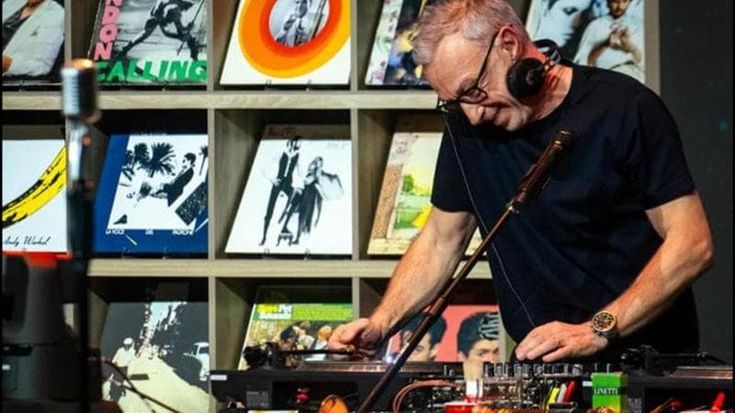 Lunga vita alla radio, che per Milano ha un valore storico e sempre attuale