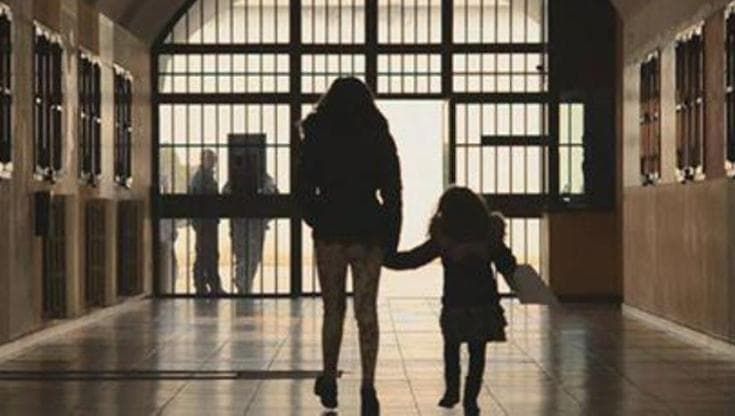 Poliziotta con figlia piccola penalizzata da turni in carcere avrà un nuovo incarico: “Che sollievo”