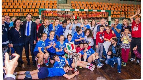 Pallamano, Supercoppa da record per le ragazze di Conversano: è il settimo trofeo