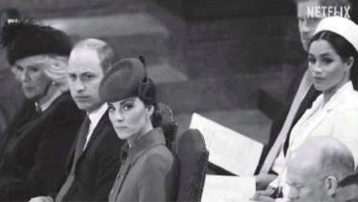 I tabloid contro Harry e Meghan per il film su Netflix: “Fanno la guerra a William e Kate”