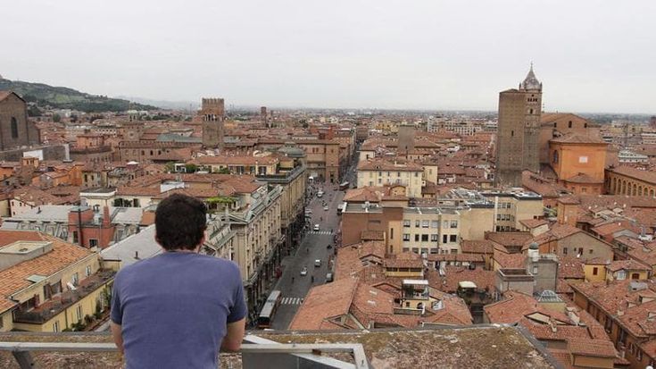“Più soldi, anche per aggiustare le buche in strada, e personale: così vanno cambiati i quartieri”