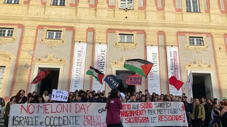 Non solo clima, a Genova studenti in piazza anche contro la scuola “repressiva”