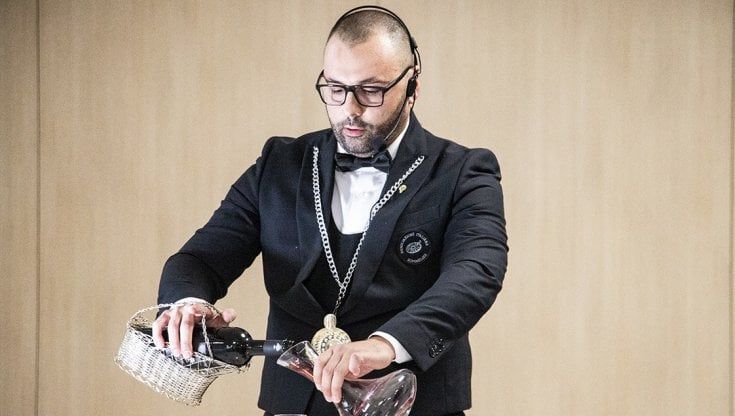 Il sommelier: "Turni massacranti e zero tempo libero, ecco perché ho lasciato l'alta ristorazione"