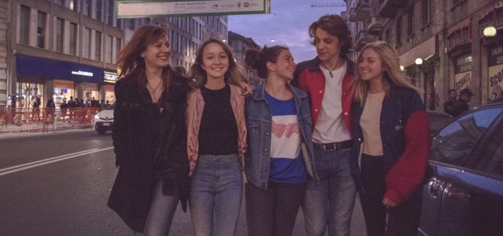 'Succede'. L'adolescenza ai tempi dei social, dalla parte delle ragazze