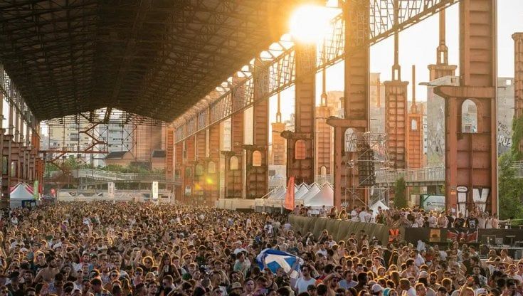 Non solo UK, ora anche l'Italia fa eventi musicali eco-friendly: ma a guidare sono sempre i Coldplay