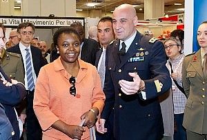 Salone, Kyenge: "Lo ius soli? <br />La richiesta deve arrivare dalla societ&agrave;"