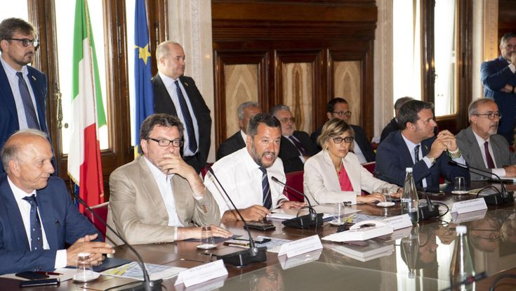 L’ex ministro Padoan: “La manovra della Lega fa paura e porta l’Italia fuori dall’euro”