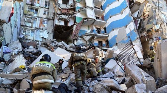 Russia, esplosione di gas in un condominio: almeno 4 morti e 79 dispersi