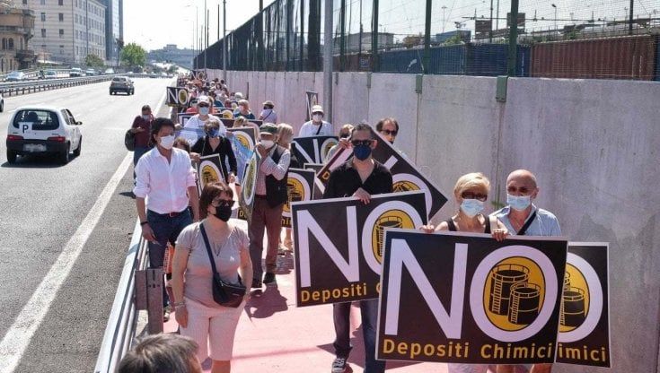 Depositi chimici in porto, la rivolta di Sampierdarena