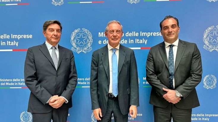 Auto, Urso: “Basta rinvii, la Ue cambi rotta sulla transizione all’elettrico”