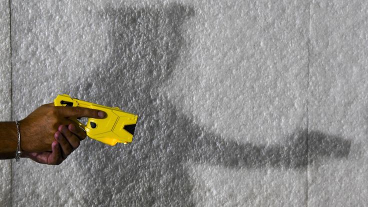 Tre mesi con il taser le forze dell’ordine si fanno “americane”