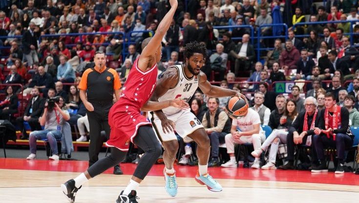 La Virtus Bologna vince il derby di Eurolega: l'Olimpia cade in casa