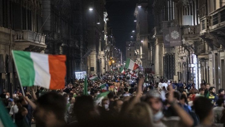 Covid, a Roma contagi quintuplicati: è il dato più alto d'Italia. D'Amato: "Effetto 'Gravina'. Paghiamo per i festeggiamenti degli Europei"