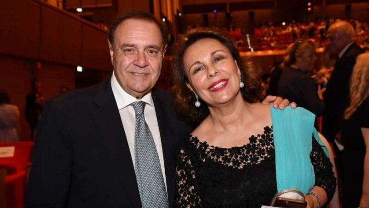 Crisi di governo, i Mastella spiegano il soccorso in Aula: "È l’ora di dare dignità all’amante"