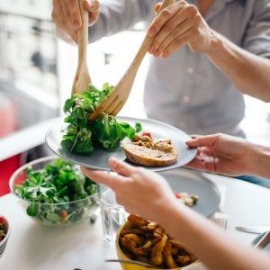 Non solo calorie e grassi,  se il cibo è sano gli integratori non servono