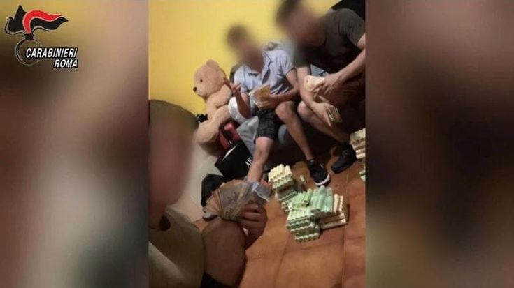 In manette la banda del buco, colpivano case e negozi di telefonia in Italia: furti per 200mila euro