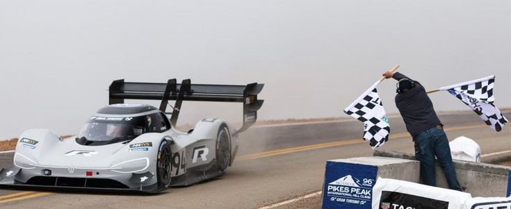 E la Volkswagen elettrica domina la Pikes Peak