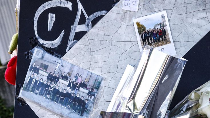  La tragedia di Ponte Milvio. Il lungo addio delle amiche a Gaia e Camilla. "Little angels, sarete sempre con noi"
