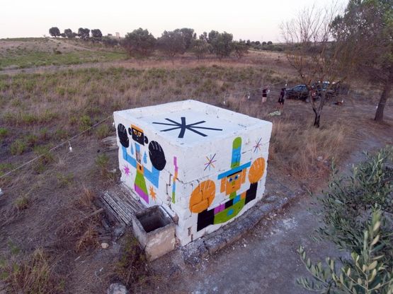 Taranto, i colori di Geometric bang tra gli ulivi