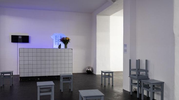 A viale Mazzini, biennale in garage, quando l’arte immagina un futuro alternativo